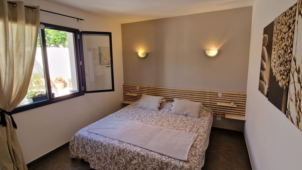 Photo of Bedroom in Roujan