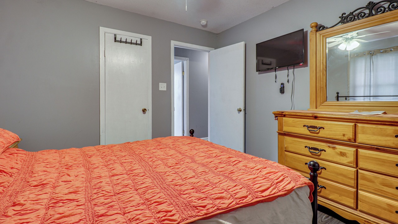 Photo of Bedroom in Fayette County
