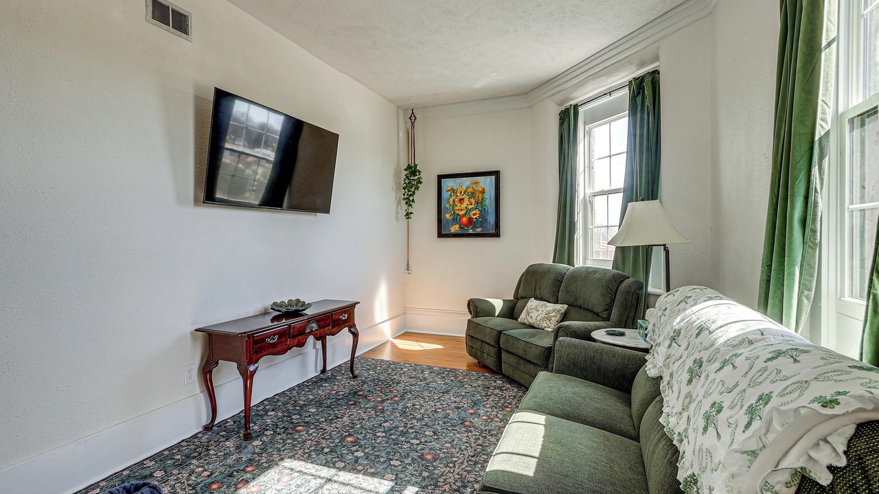 Photo of Livingroom in Chapman
