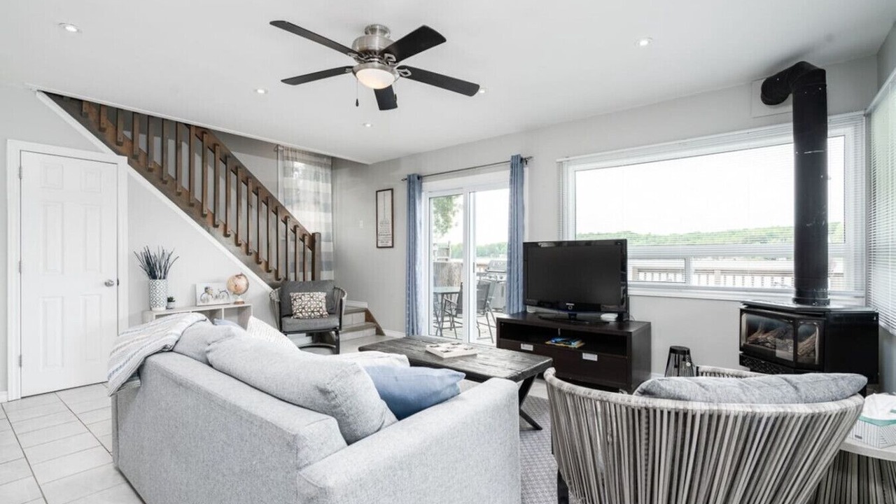 Photo of Livingroom in Brockton