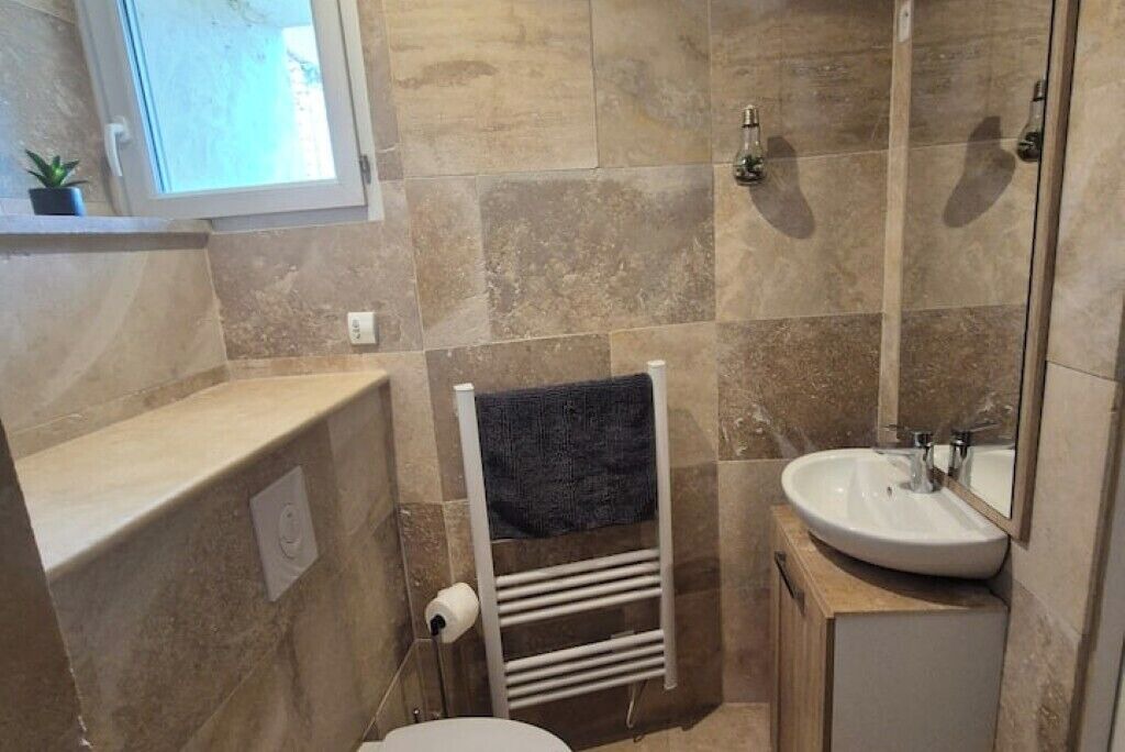 Photo of Bathroom in Chateau-Landon