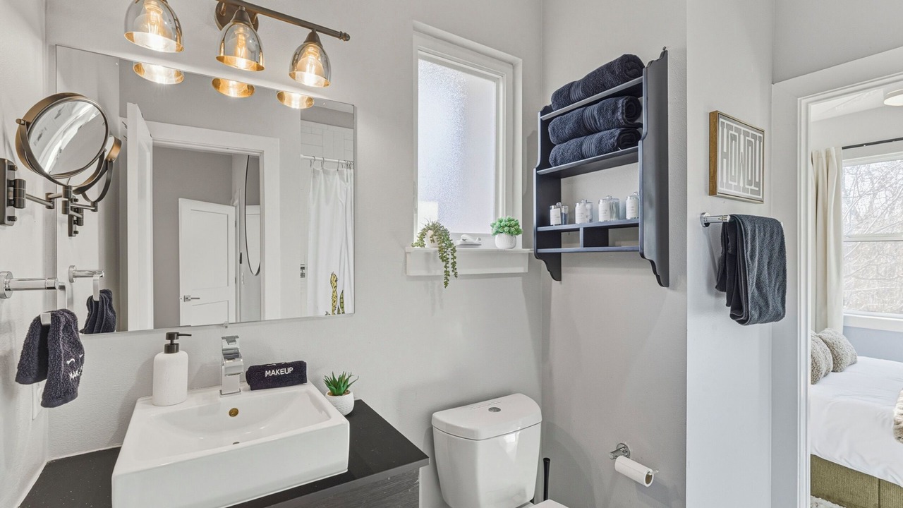 Photo of Bathroom in Govalle