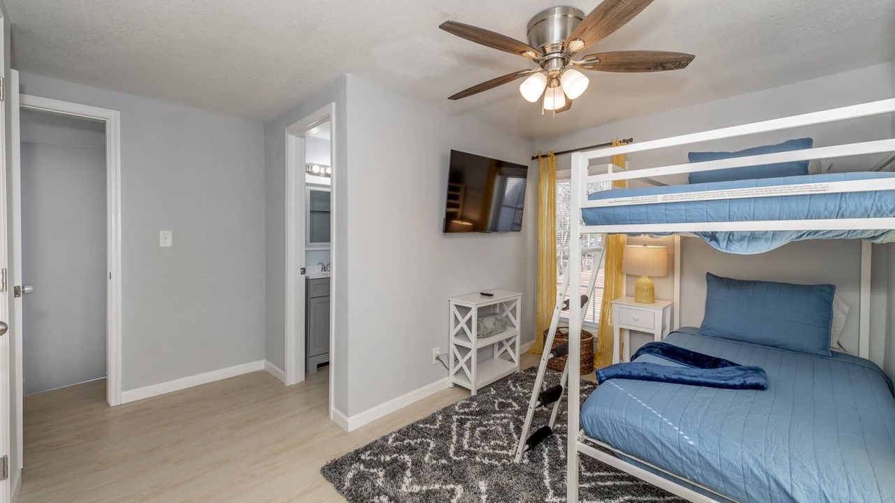 Photo of Bedroom in Maryville