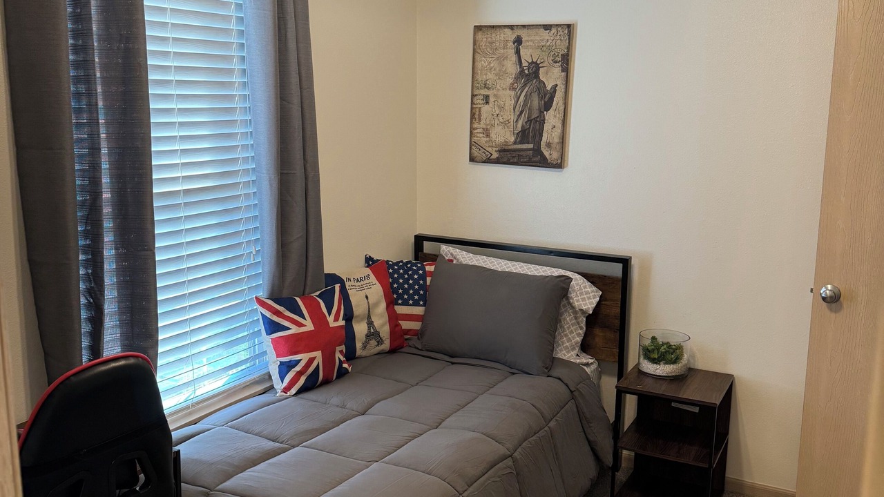 Photo of Bedroom in Lee's Summit