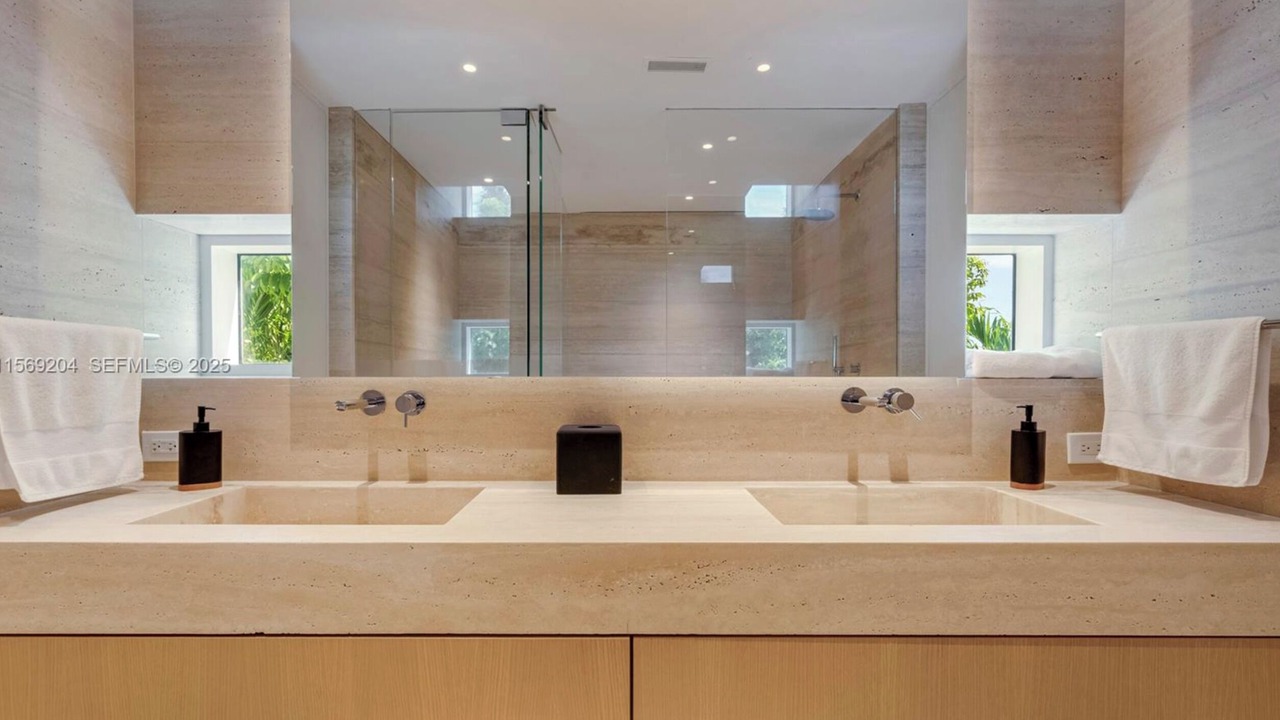 Photo of Bathroom in Key Biscayne