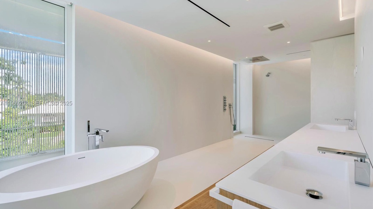 Photo of Bathroom in Key Biscayne