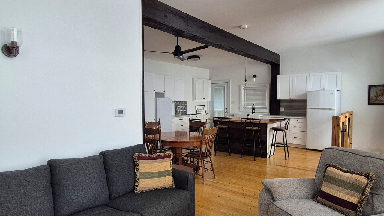 Photo of Livingroom in Lindsay