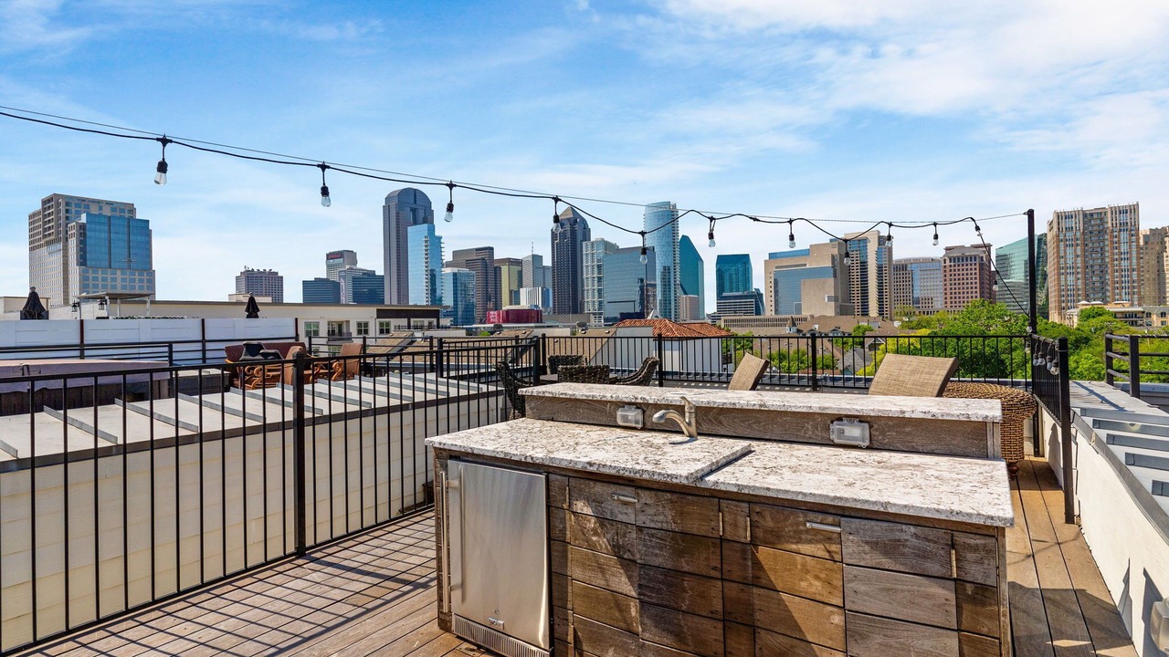Photo of Outdoor in Uptown