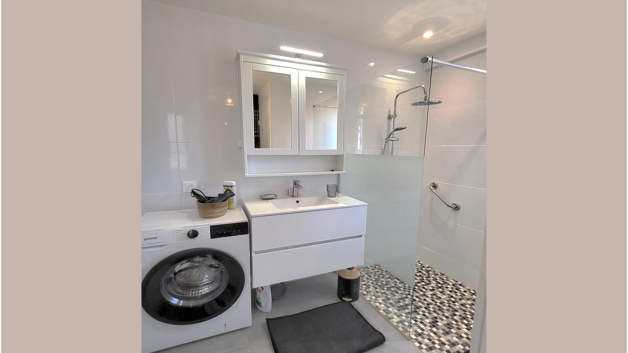 Photo of Bathroom in Ouistreham