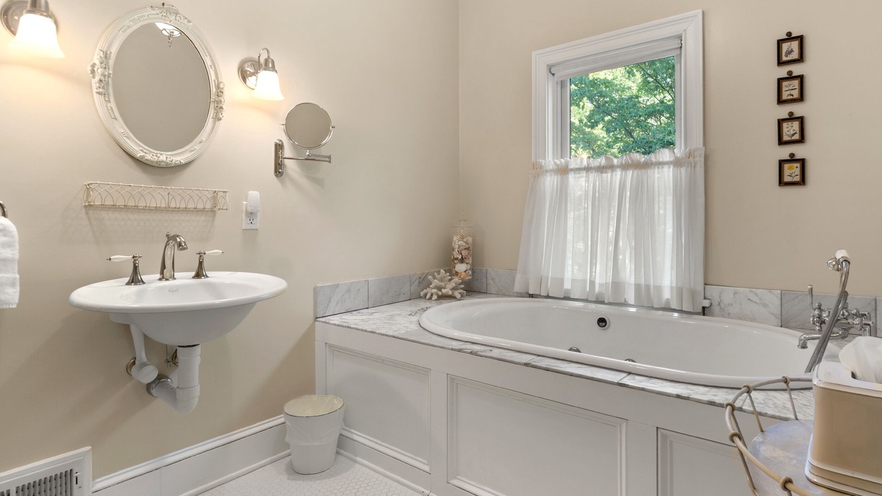 Photo of Bathroom in Hudson