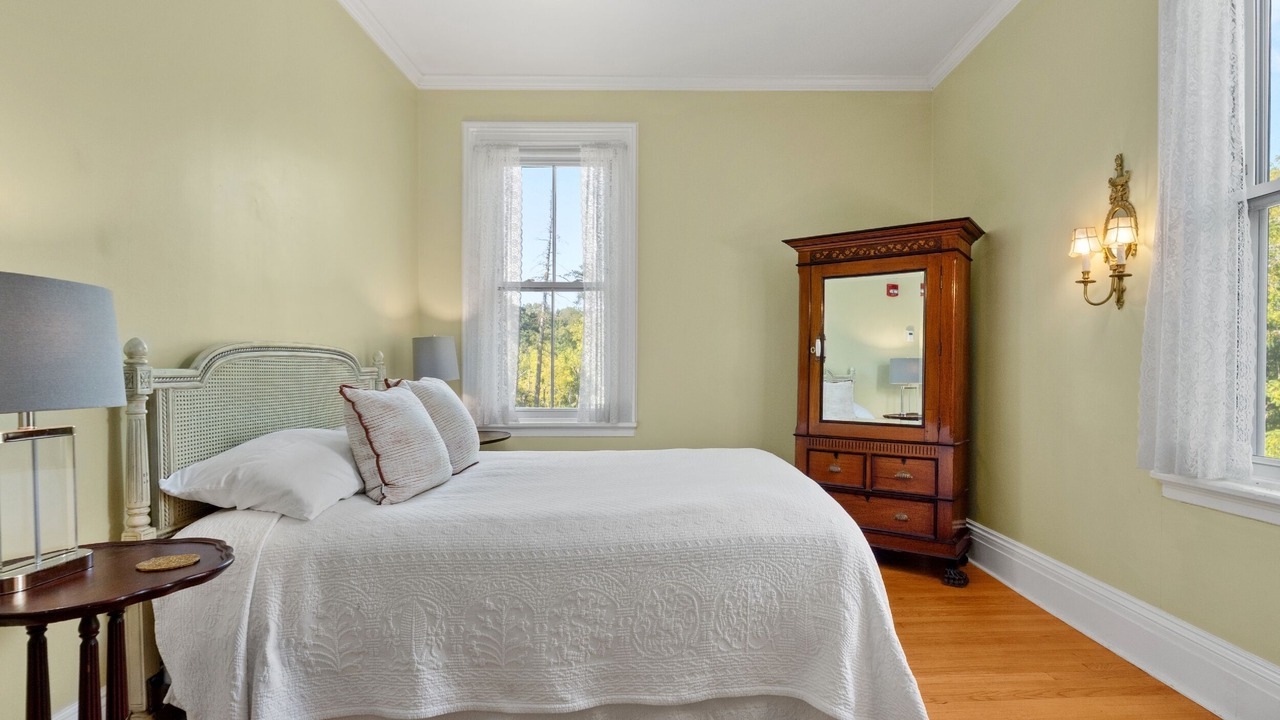 Photo of Bedroom in Hudson