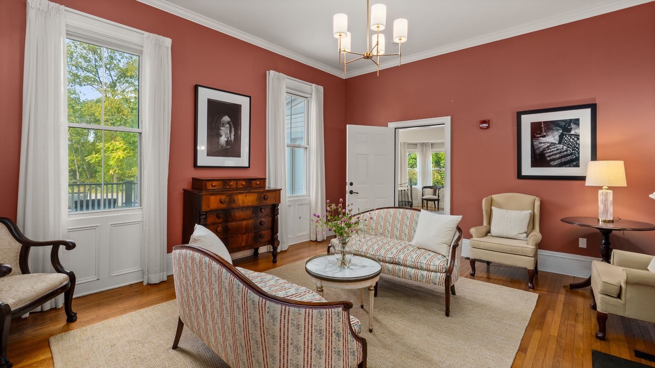Photo of Livingroom in Hudson