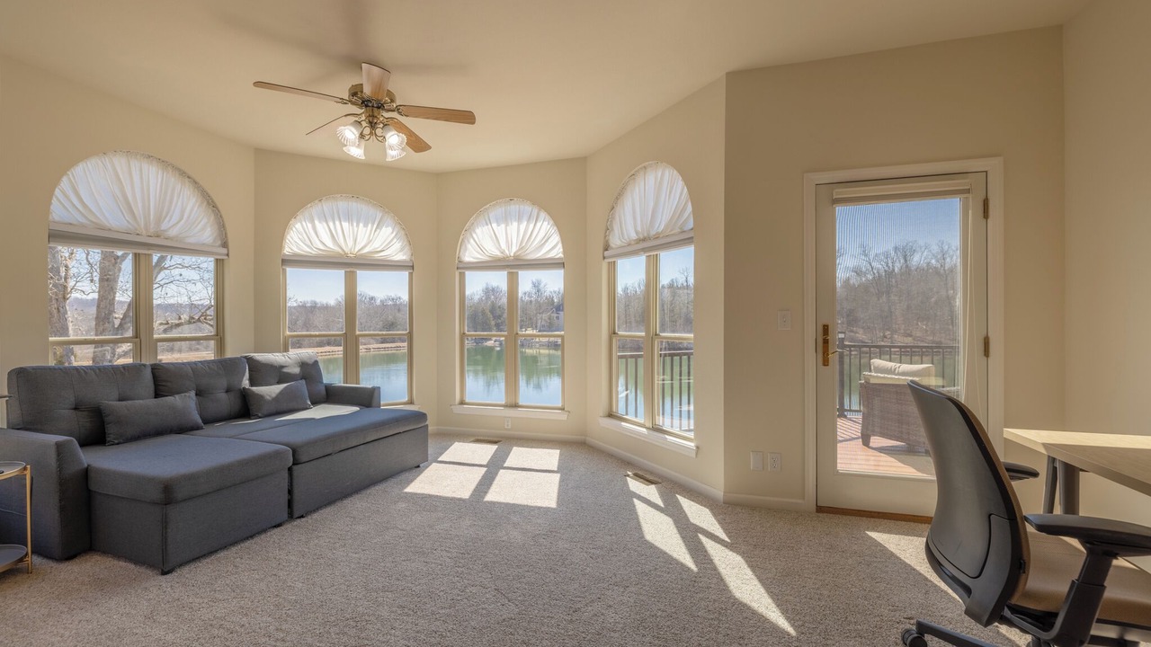 Photo of Livingroom in Innsbrook