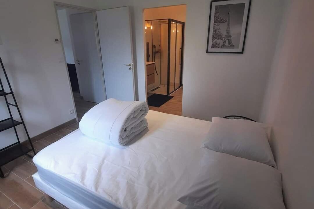 Photo of Bedroom in Saint-Vaast-d'Equiqueville