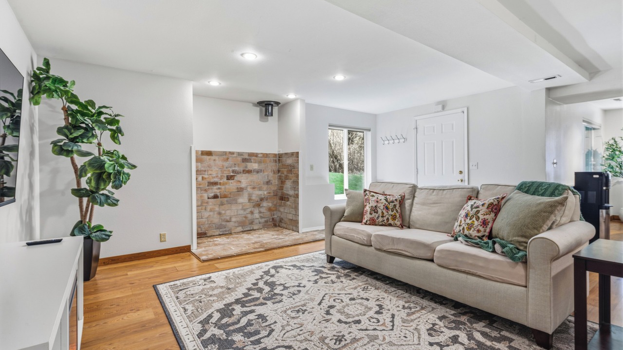 Photo of Livingroom in Newport