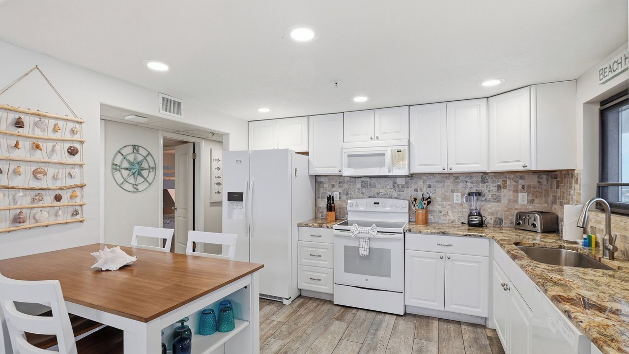 Photo of Kitchen in Biltmore Beach