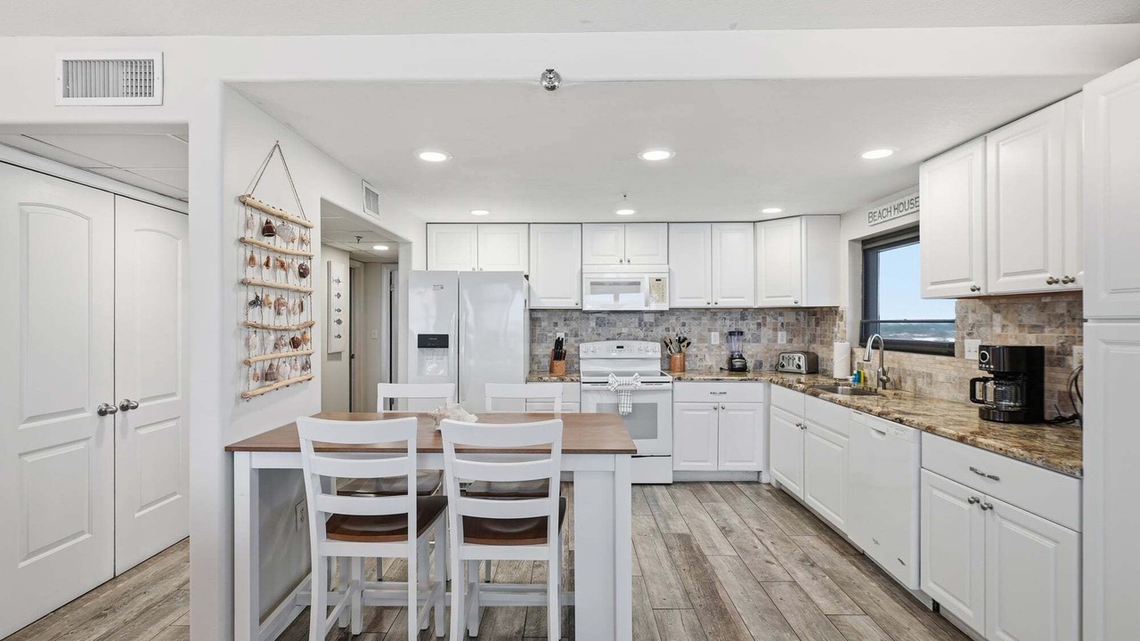 Photo of Kitchen in Biltmore Beach