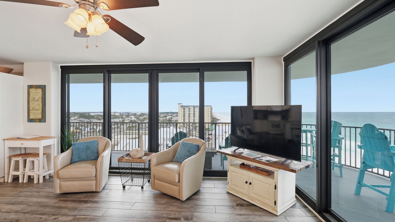 Photo of Livingroom in Biltmore Beach