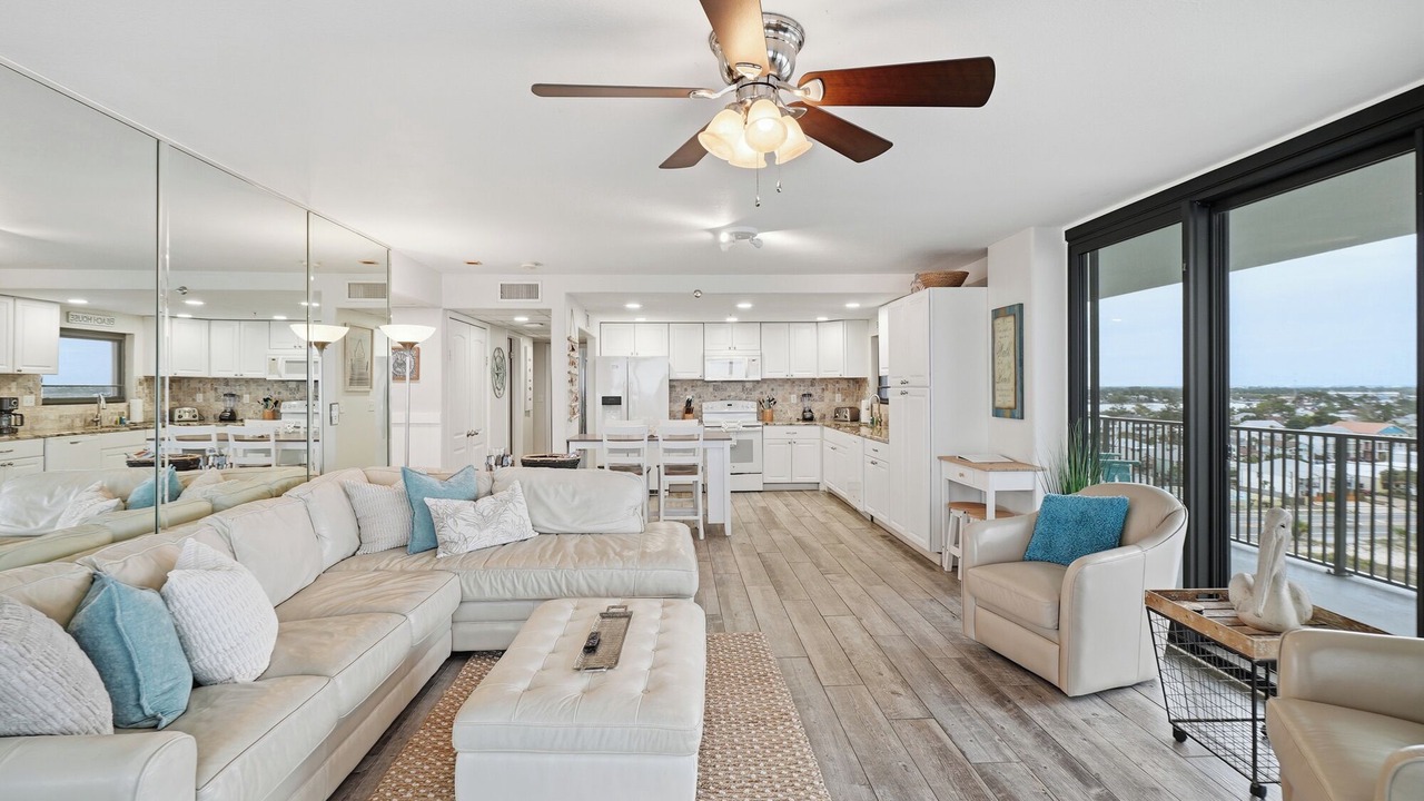 Photo of Livingroom in Biltmore Beach