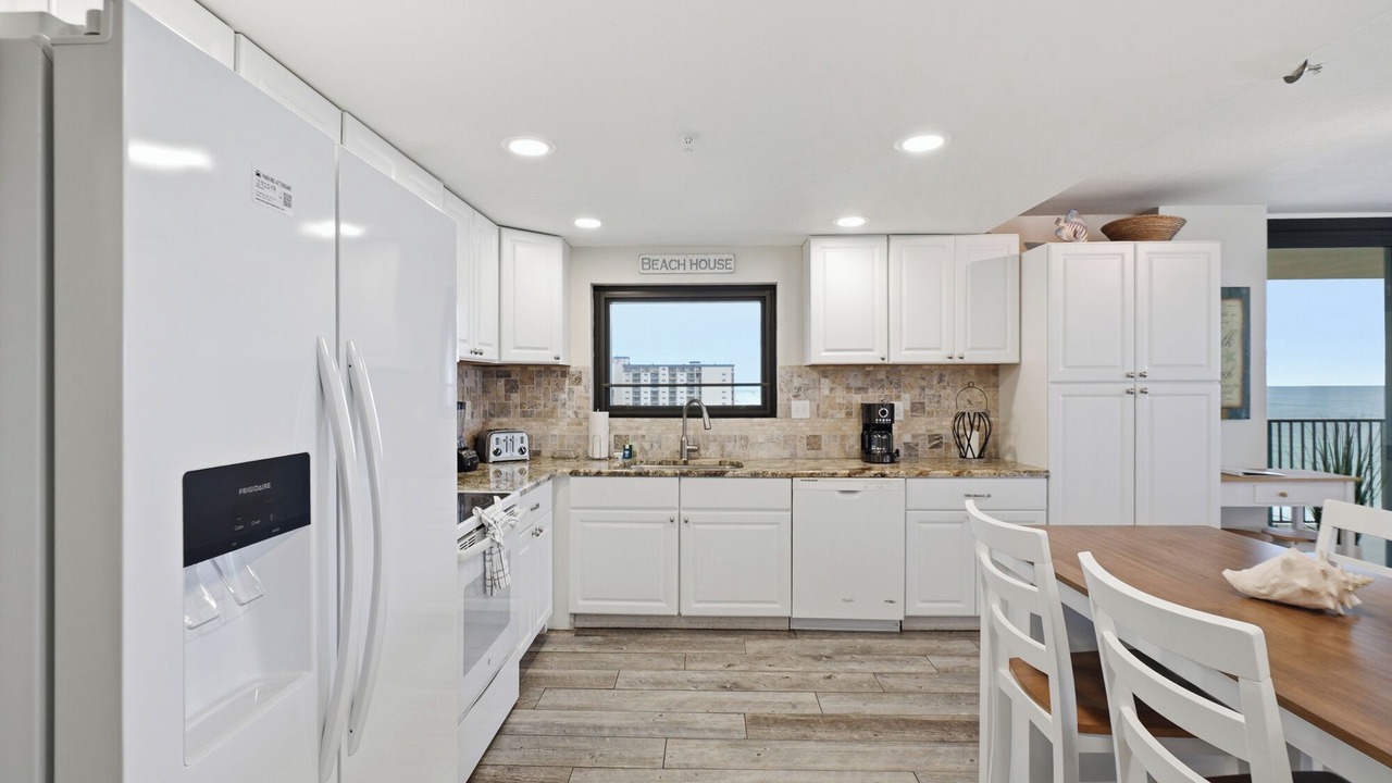 Photo of Kitchen in Biltmore Beach
