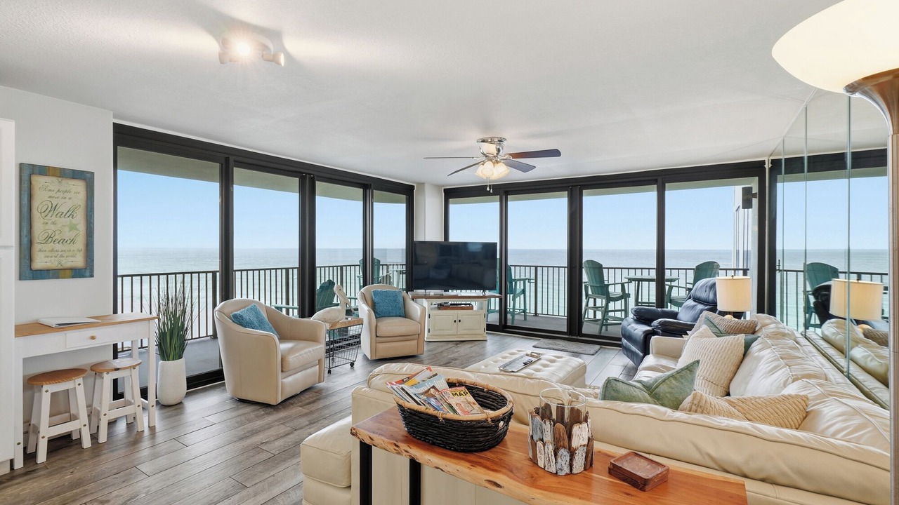 Photo of Livingroom in Biltmore Beach