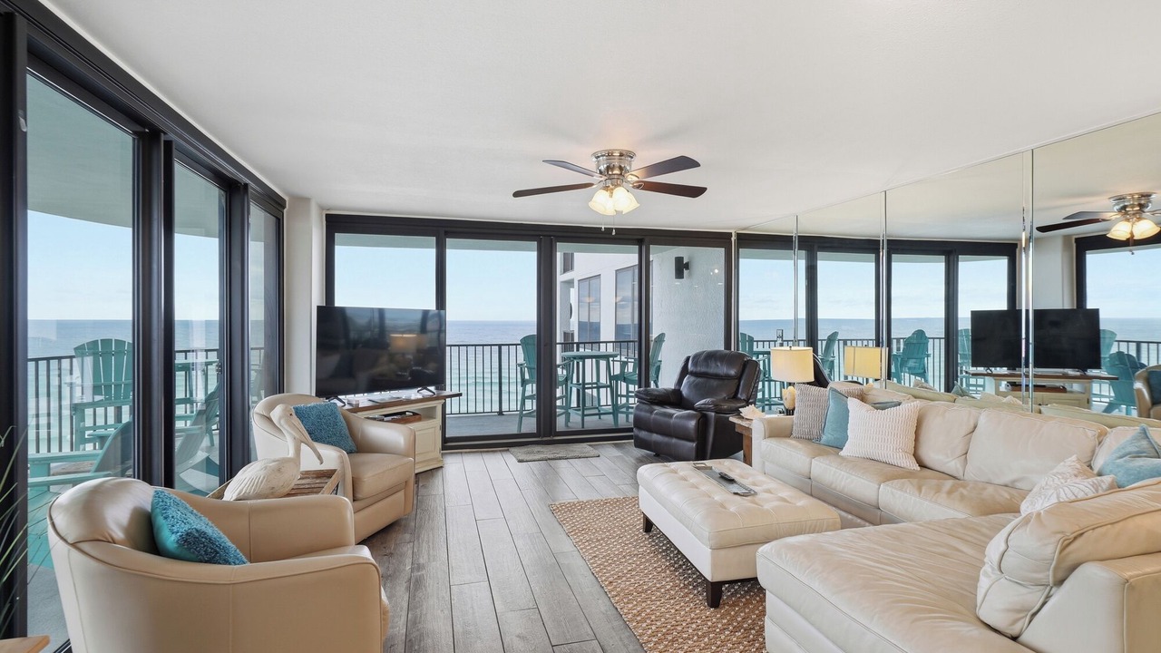 Photo of Livingroom in Biltmore Beach