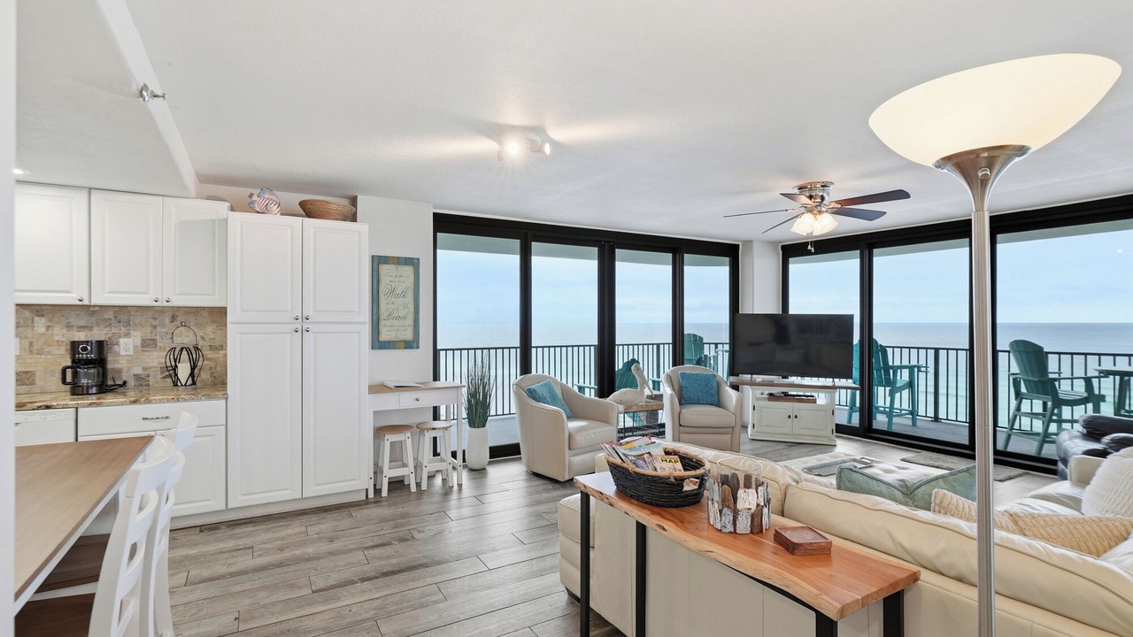 Photo of Livingroom in Biltmore Beach