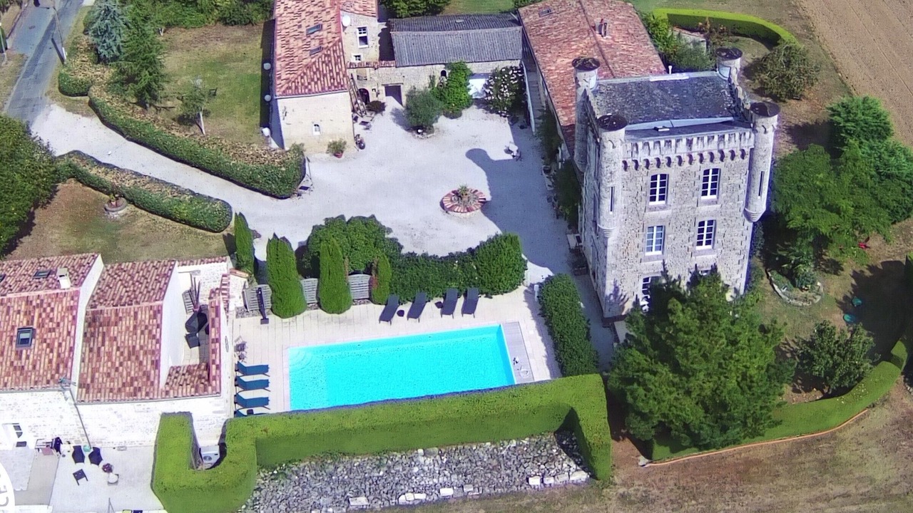 Photo of Outdoor in Longeves