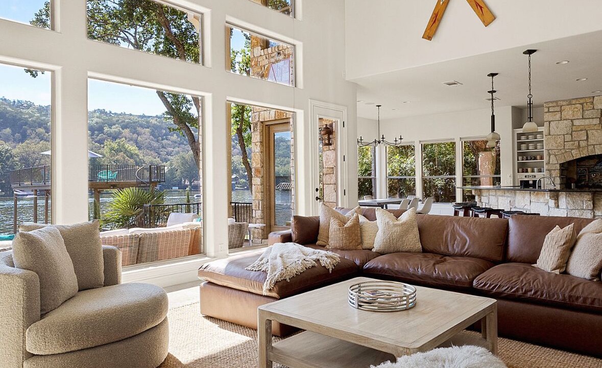 Photo of Livingroom in Oak Shores On Lake Austin