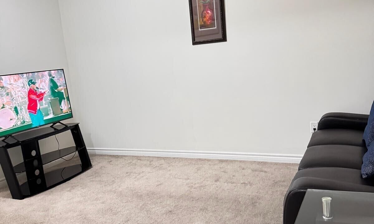 Photo of Livingroom in Thorold