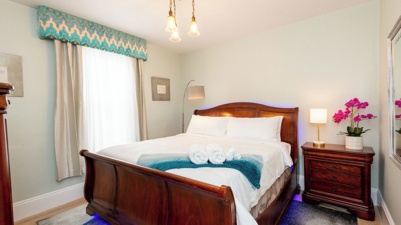 Photo of Bedroom in Beverly