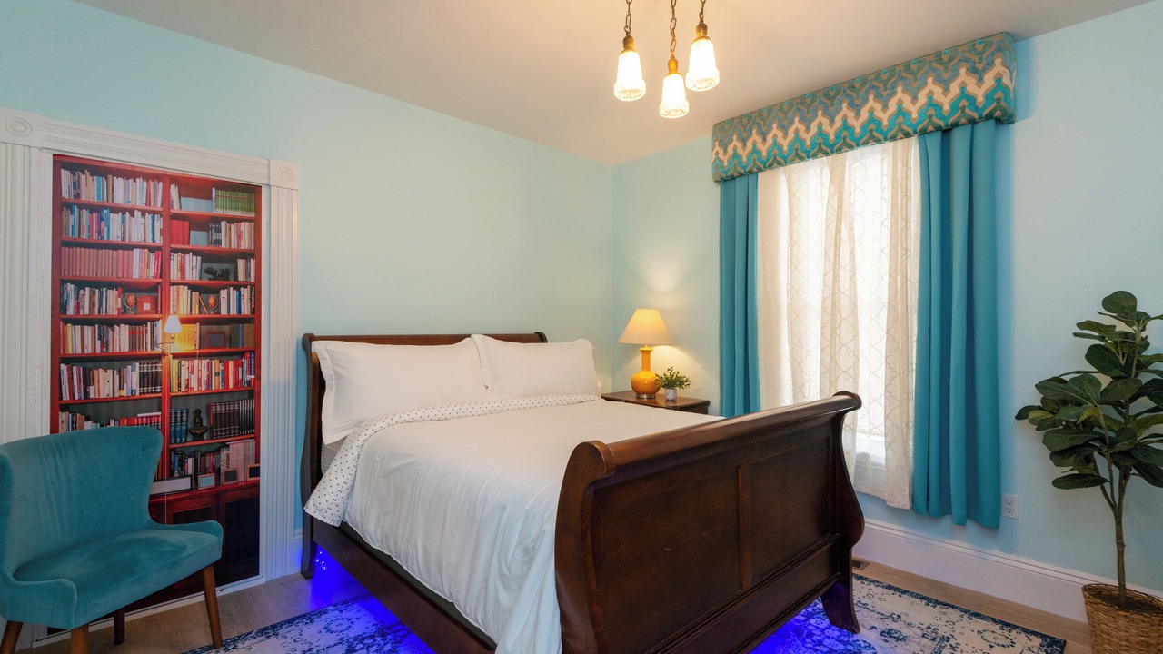 Photo of Bedroom in Beverly