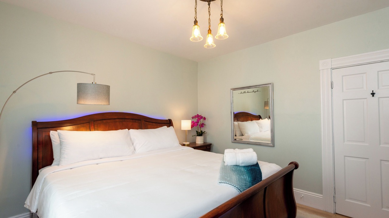 Photo of Bedroom in Beverly