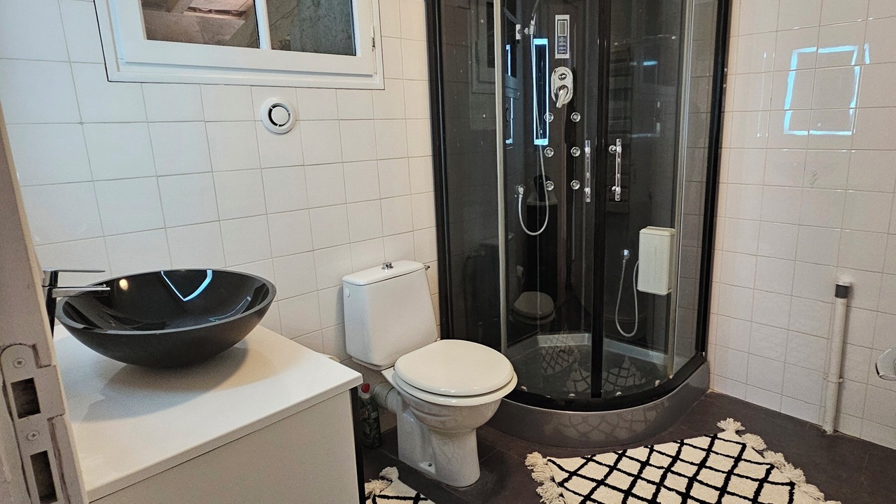 Photo of Bathroom in Touget