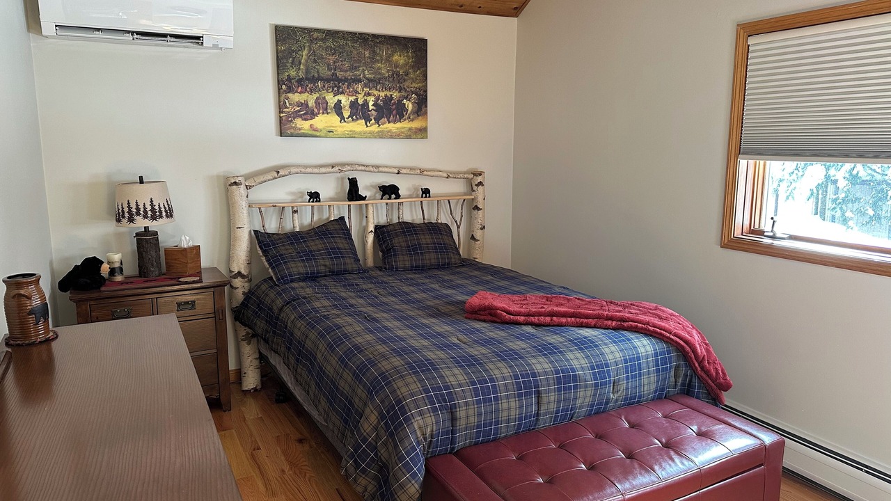Photo of Bedroom in Alder Creek