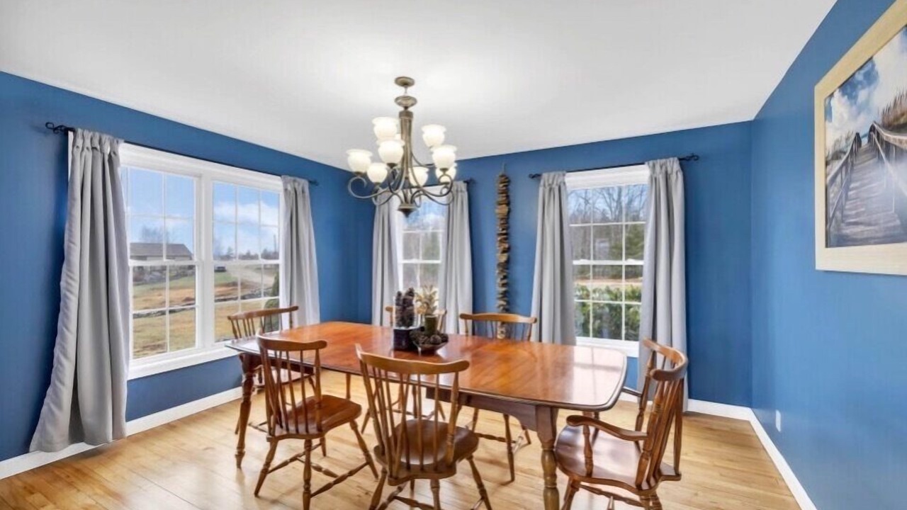 Photo of Livingroom in Sullivan