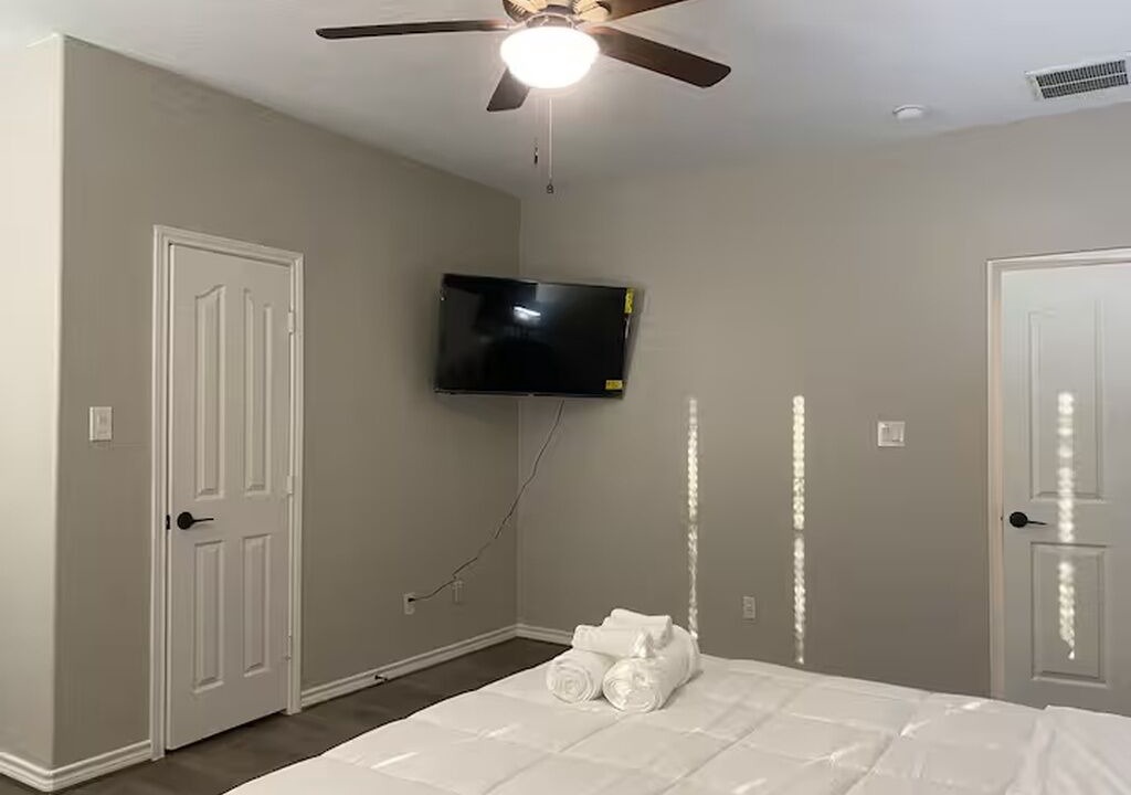 Photo of Bedroom in Humble