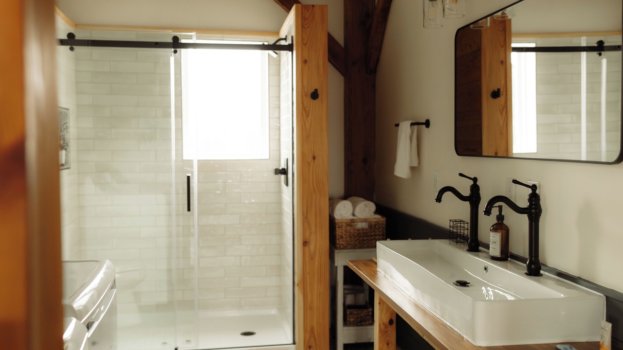 Photo of Bathroom in Alfred Station