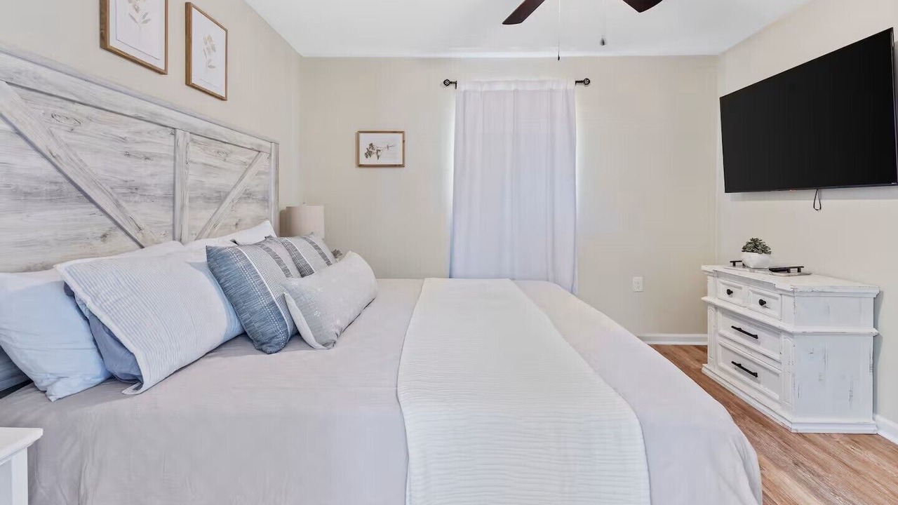 Photo of Bedroom in Sulphur