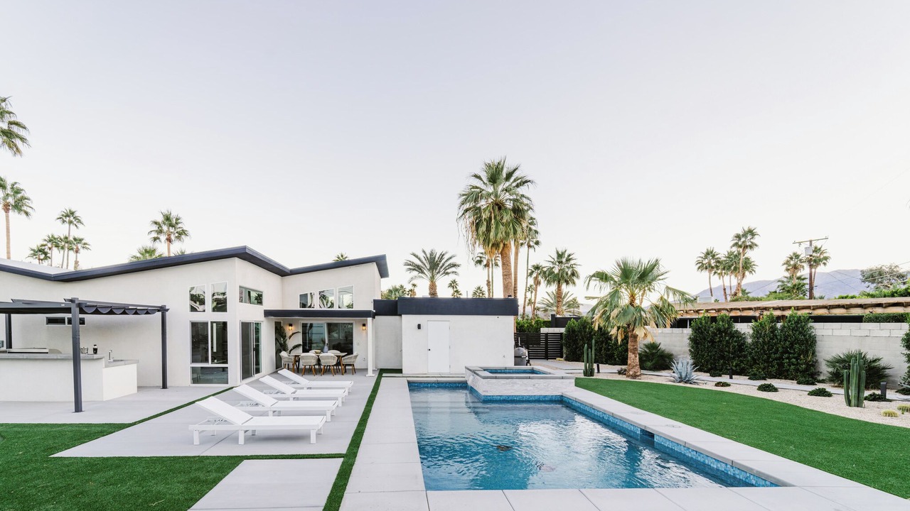 Photo of Outdoor in Racquet Club Estates