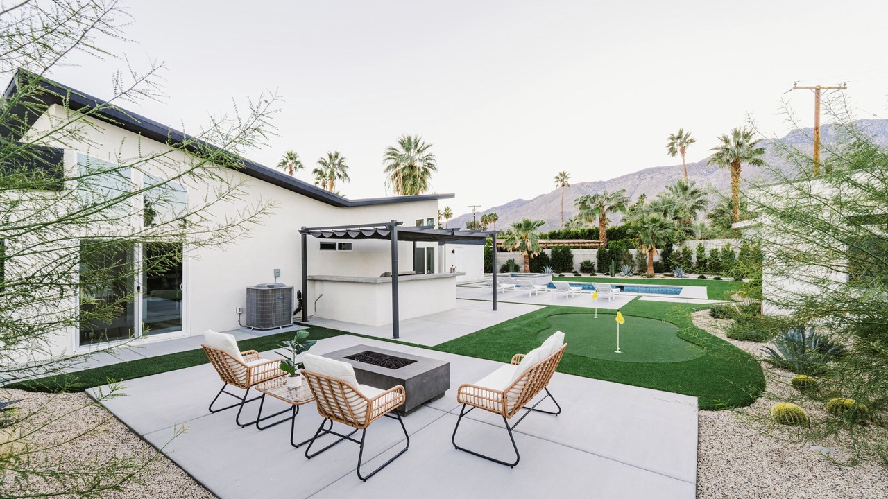 Photo of Outdoor in Racquet Club Estates
