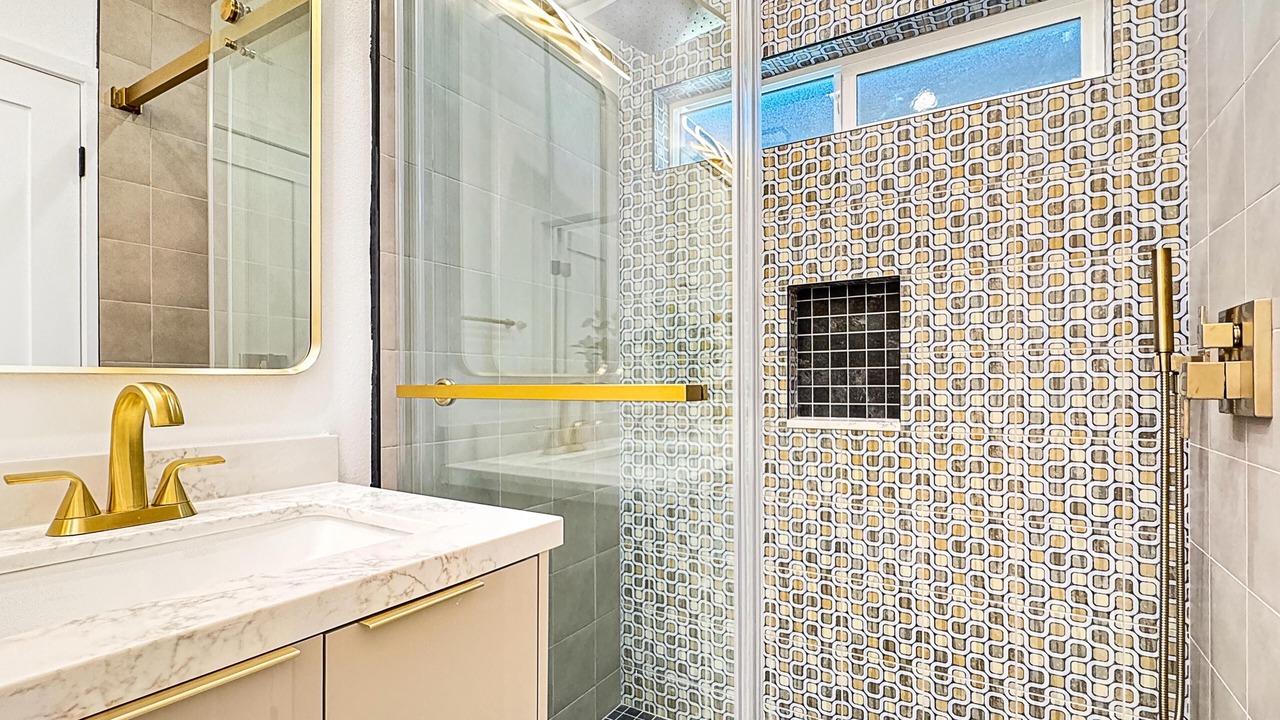 Photo of Bathroom in Racquet Club Estates