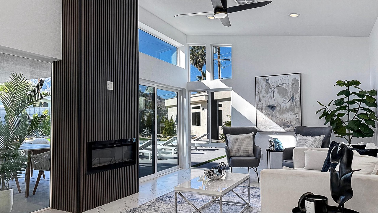 Photo of Livingroom in Racquet Club Estates