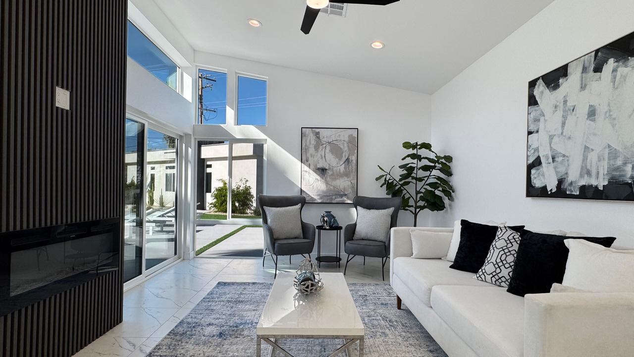 Photo of Livingroom in Racquet Club Estates
