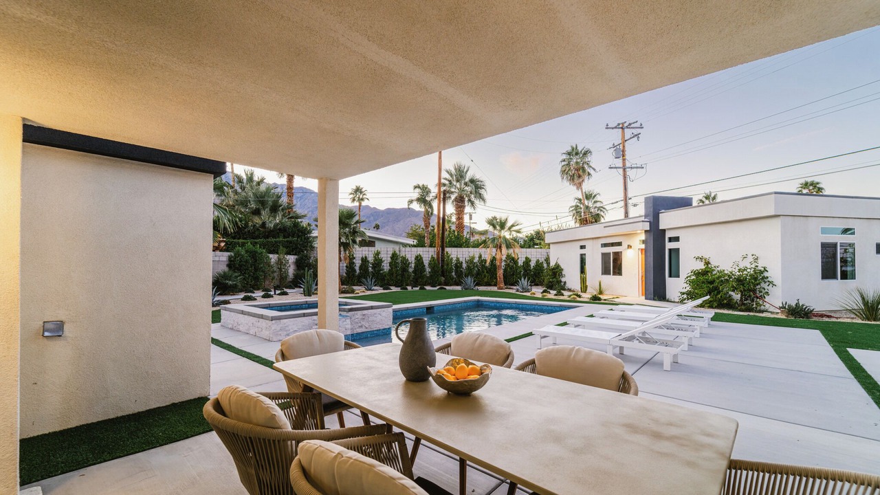 Photo of Outdoor in Racquet Club Estates