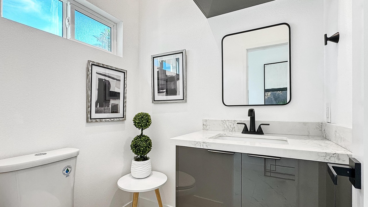 Photo of Bathroom in Racquet Club Estates