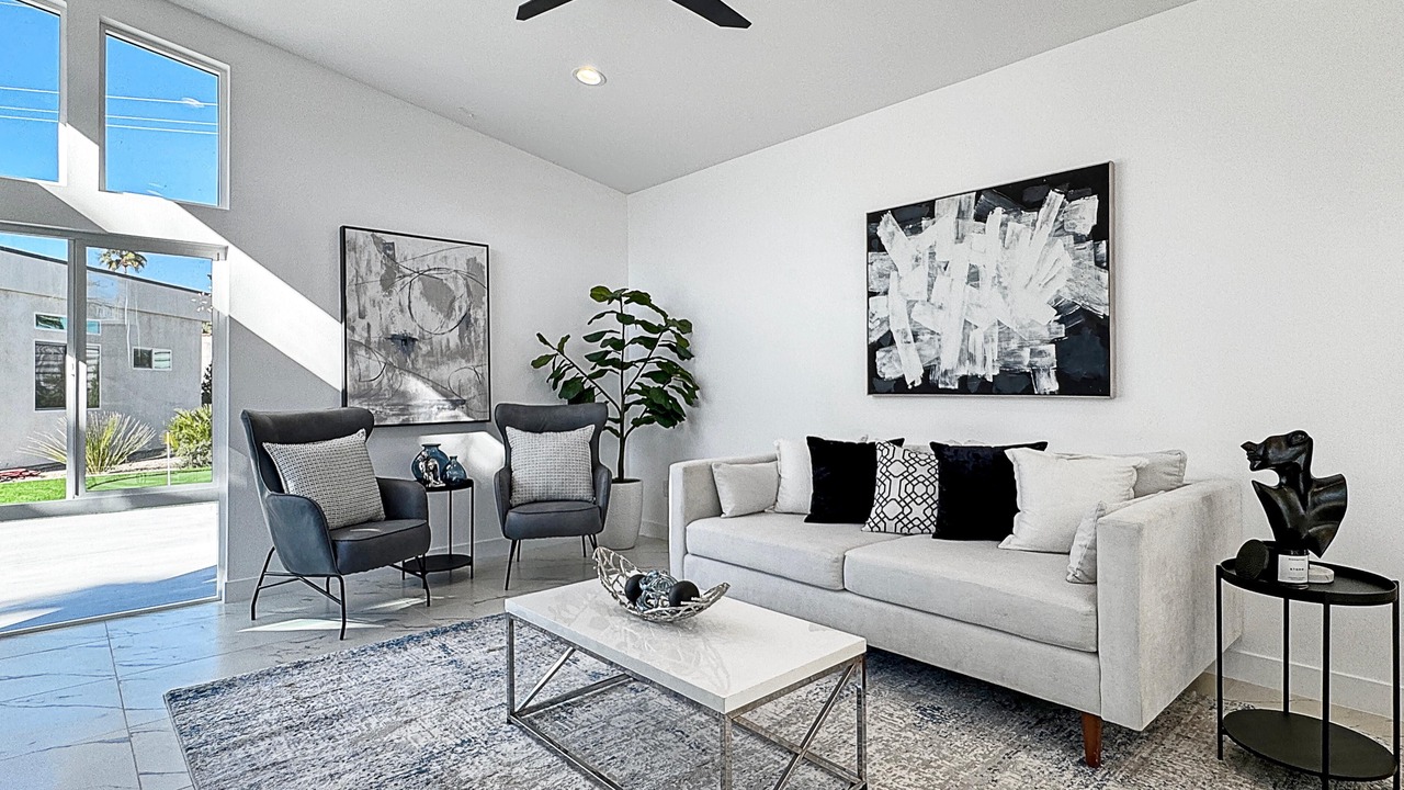Photo of Livingroom in Racquet Club Estates