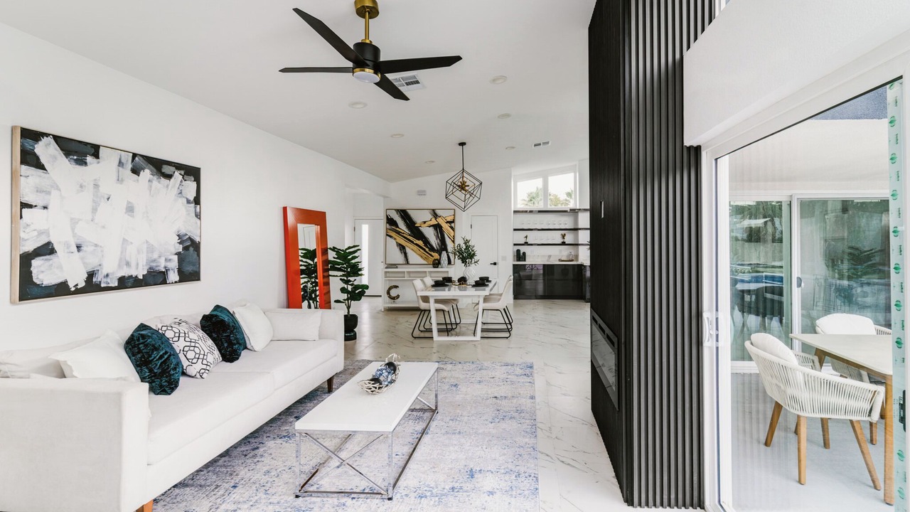 Photo of Livingroom in Racquet Club Estates