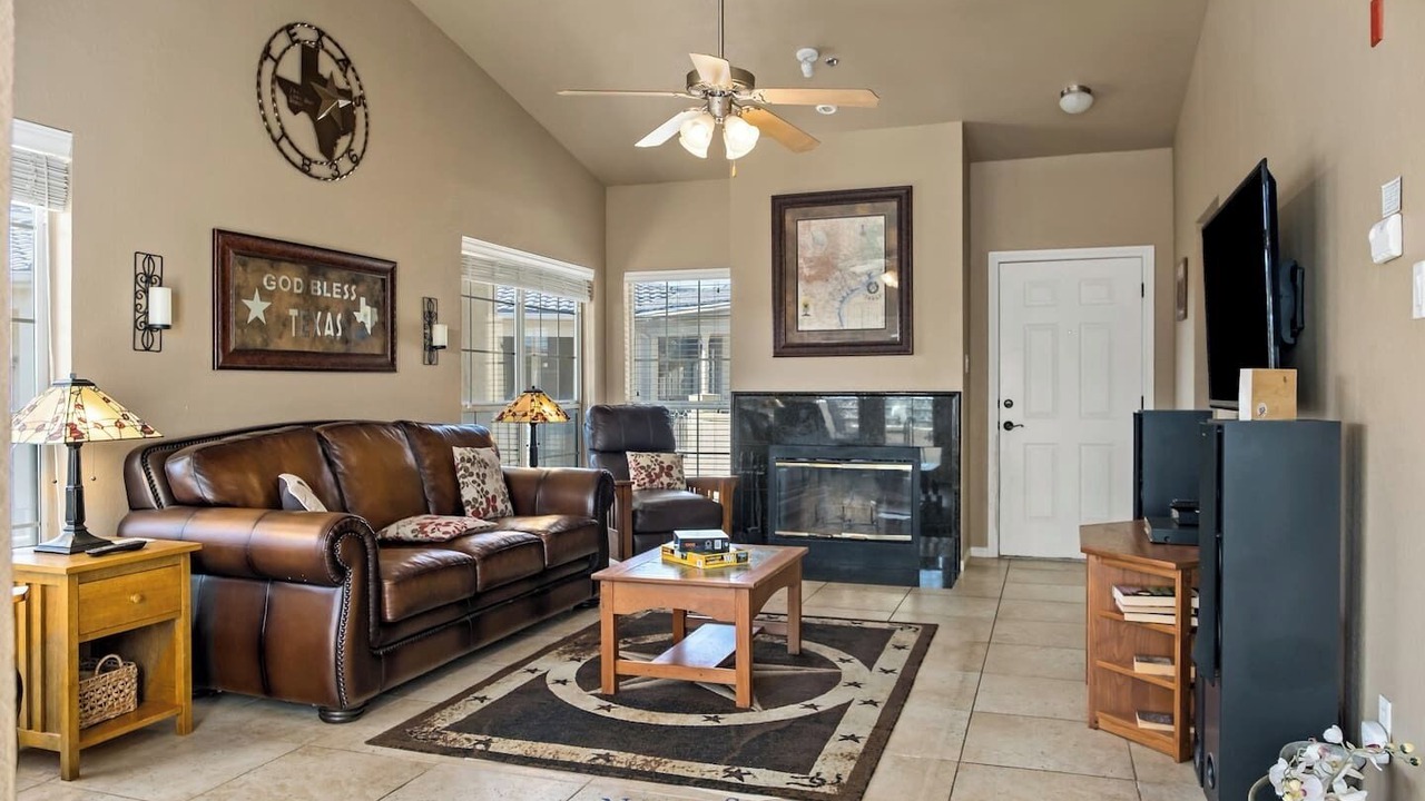 Photo of Livingroom in Highland Lake Estates