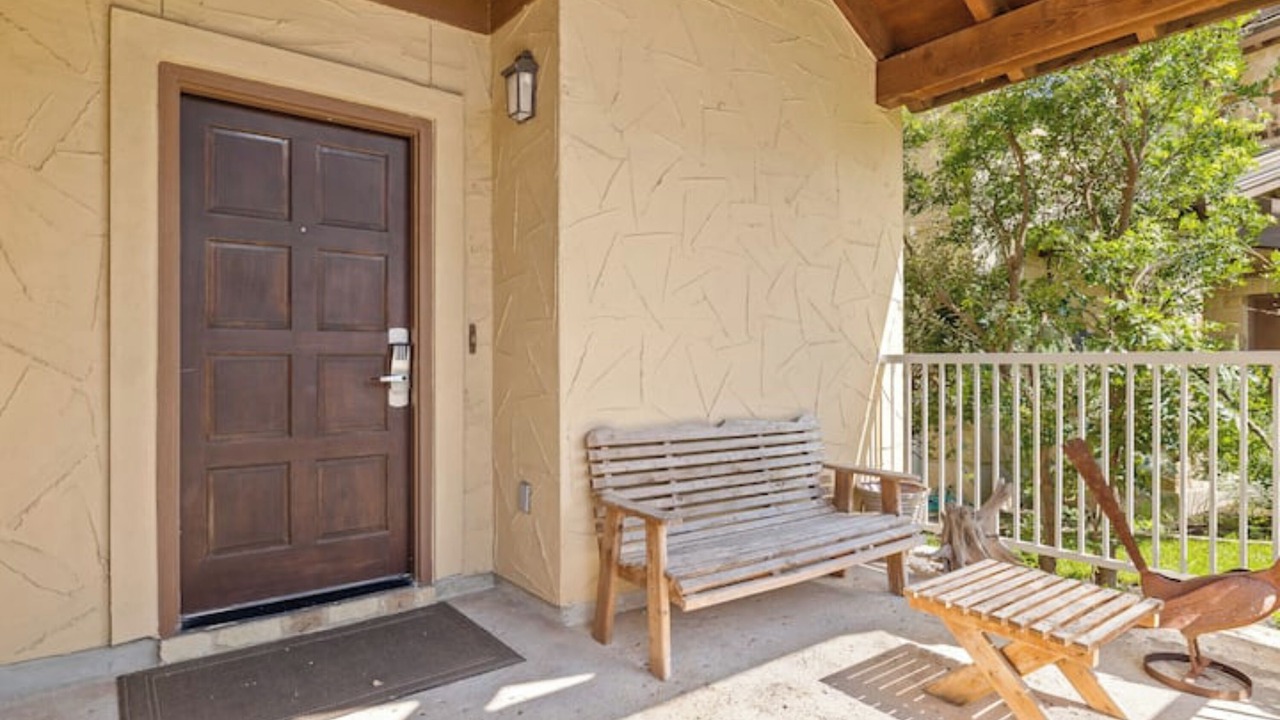 Photo of Patio Balcony in Jonestown